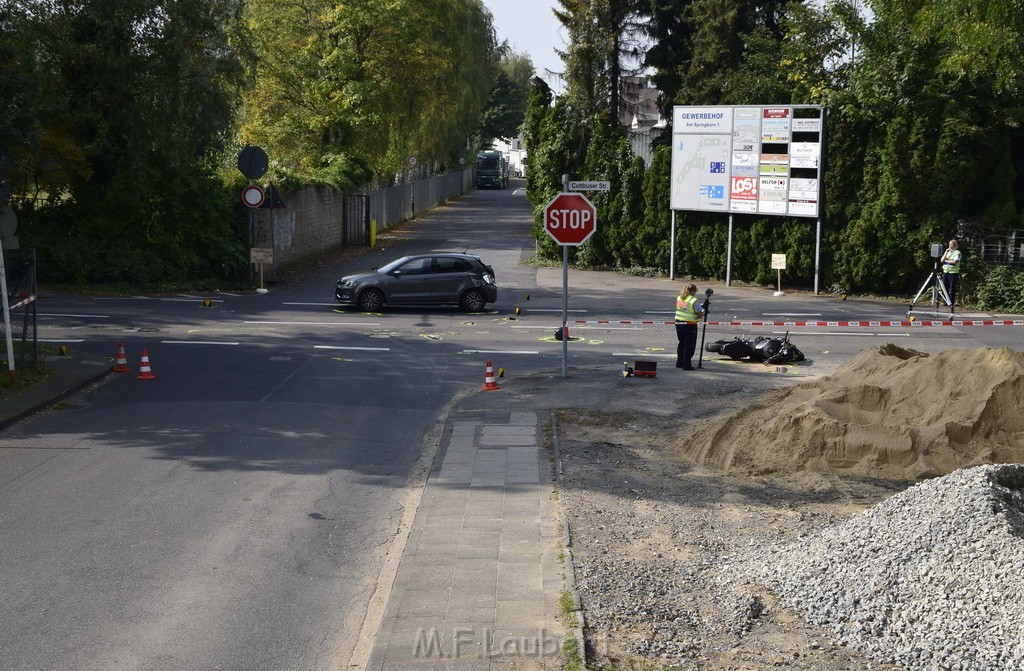 Schwerer Krad PKW Unfall Koeln Muelheim Am Springborn Cottbuserstr P122.JPG - Miklos Laubert